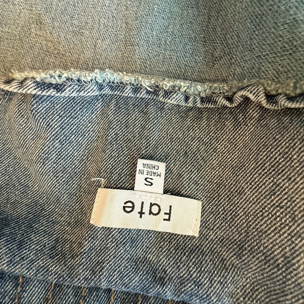 Fate Jean Jacket - Picture 3 of 5